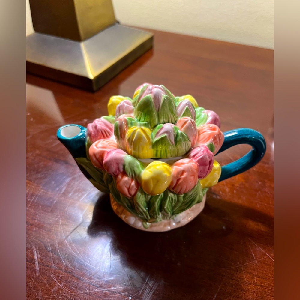Papel Freelance March Tulips Hand Painted Teapot, Sri Lanka, HTF